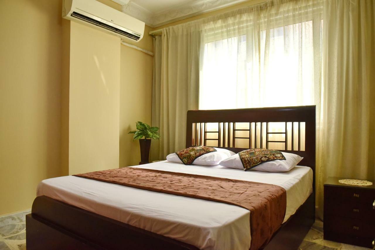 Two-Bedroom Apartment At Mohamed Farid Street Kairo Exterior foto
